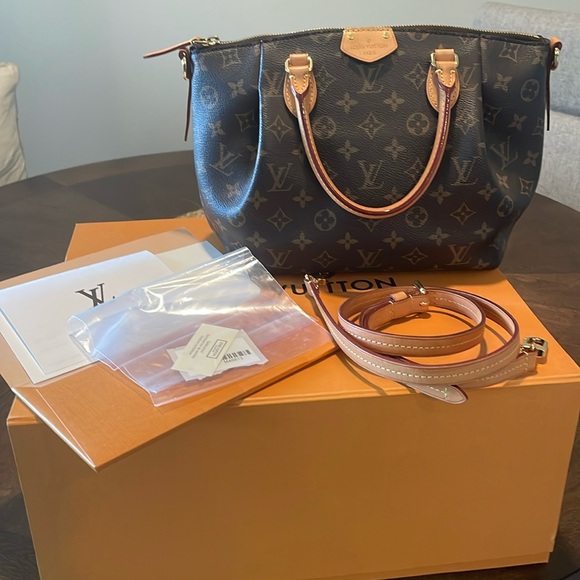 Louis Vuitton Turenne PM - Picture 2 of 9